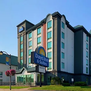 *** Hotel Days By Wyndham Centre St By The Falls Canada
